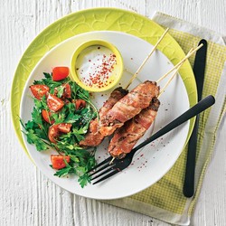 Hackspieße mit Petersiliensalat