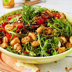 Gnocchi-Salat mit Rucola und getrockneten Tomaten