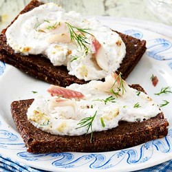 Kräuter-Senf-Aufstrich mit geräucherter Forellen