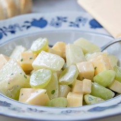 Käsesalat mit Trauben