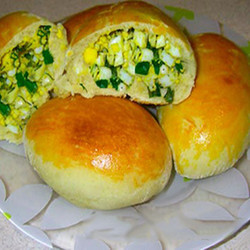ПЫШНЫЕ ПИРОЖКИ С ЗЕЛЕНЫМ ЛУКОМ И ЯЙЦОМ