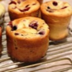 Сметанные маффины с чёрной смородиной