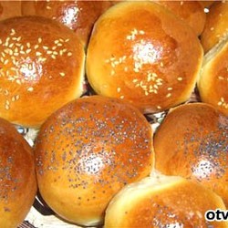 Булочки со сгущёнкой, посыпанные маком