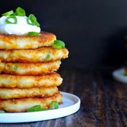 Оладьи из картофельного пюре с сыром