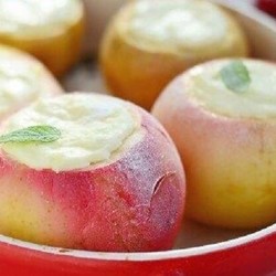 Печеные яблоки с творогом
