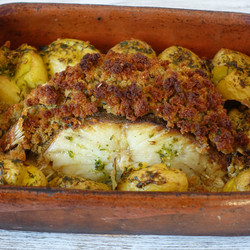 бакаляу, (треска)  запеченной под хлебной корочкой