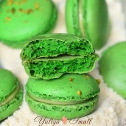 Фисташковые макаронс 