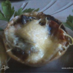 Вкуснющая закуска а-ля Жюльен. Ингредиенты: мясо, сыр, специи