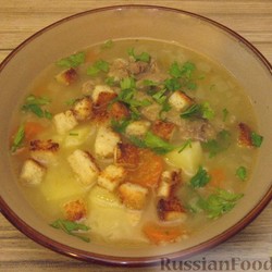 Густой куриный суп с чесночными сухариками