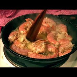 Жареные креветки с чесноком