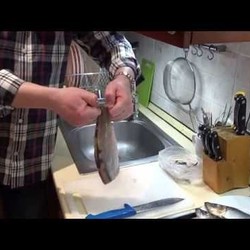 КАК РАЗДЕЛАТЬ СЕЛЕДКУ БЫСТРО И БЕЗ КОСТЕЙ