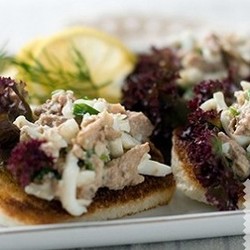 Салат с печенью трески