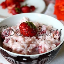 Рисовая каша с клубникой 