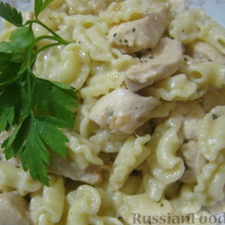 Паста с куриной грудкой под сливочным соусом