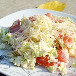 Салат из пекинской капусты с помидорами