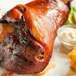 Свиная рулька, запеченная в горчице