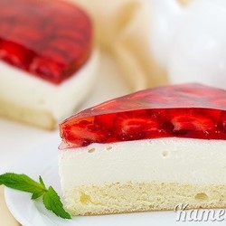 Торт "Сливочное облако" с клубникой.