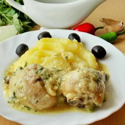 Курочка в сметано-луковом соусе