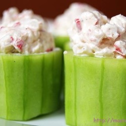 Салат в огуречных стаканчиках