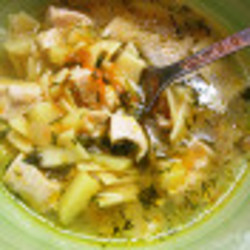 Наваристый куриный суп с макаронами 