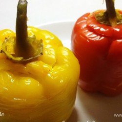 Перцы, фаршированные рисом, грибами и овощами