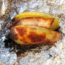 КАРТОШКА ЗАПЕЧЕННАЯ С САЛОМ В ФОЛЬГЕ