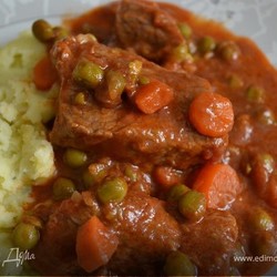 Мясо, тушенное в томатном соусе (SPEZZATINO al POMODORO)