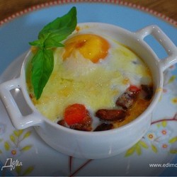 Яйца по-мексикански, запеченные с фасолью