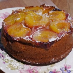 Пирог-перевертыш с персиками