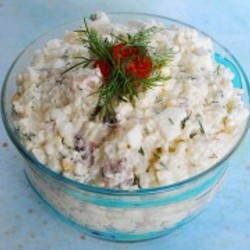Салат морской коктейль с рисом и яйцом