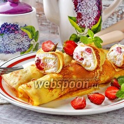 Блины с творогом и клубникой