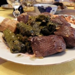 Сарма или рис в виноградных листьях