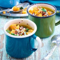 Süßkartoffel-Suppe mit Quinoa und Spinat