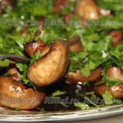 Шампиньоны в соевом соусе