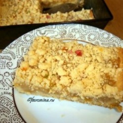 Песочный пирог с тушеными яблоками и штрейзелем