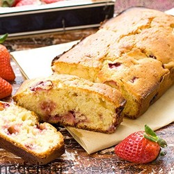 Кекс с клубникой