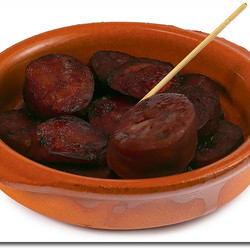 Chorizo in Rotwein