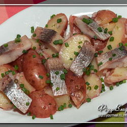 КАРТОФЕЛЬНЫЙ САЛАТ С СЕЛЬДЬЮ