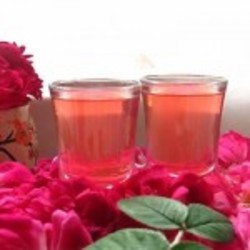 Простая настойка из лепестков чайной розы