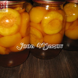 Персики у ванільному сиропі