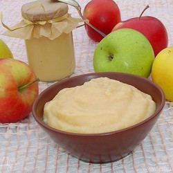 Нежное яблочное пюре со сгущенным молоком
