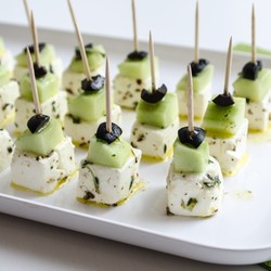 Feta-Spieße mit Gurke