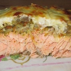 Рыба под овощной шубой со сметаной в духовке