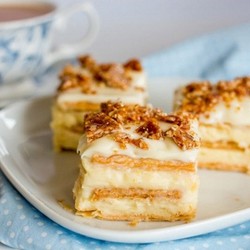 Торт из печенья со сметаной и творогом