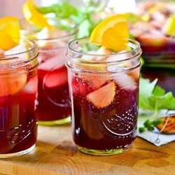 Сангрия с корицей и фруктами