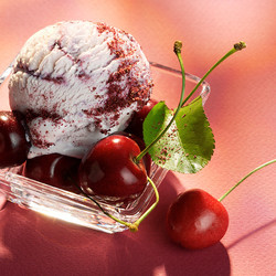 Kirsch-Raffaello-Eis