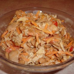 Салат из курицы с фасолью
