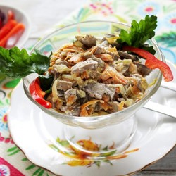 Очень вкусный салат с куриной печенью