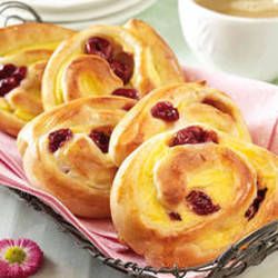 Puddingschnecken mit Kirschen