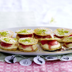 Rhabarbertörtchen mit weißer Schokocreme